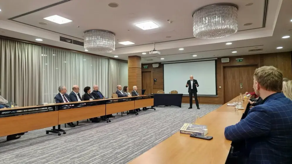 Luty 2024 r. spotkanie autorskie z pisarzem Markiem Krajewskim, zdjęcie 5